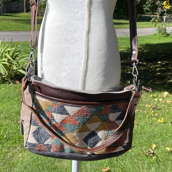 Beautiful Aztec NWT Myra bag genuine leather - Picture 1 of 4